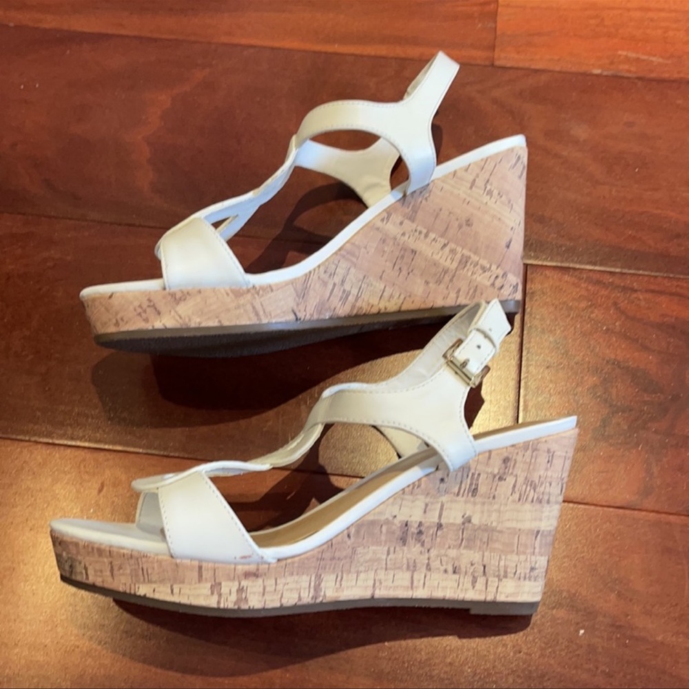 Coach and Four Womans White Wedges Size 9 - Picture 9 of 13